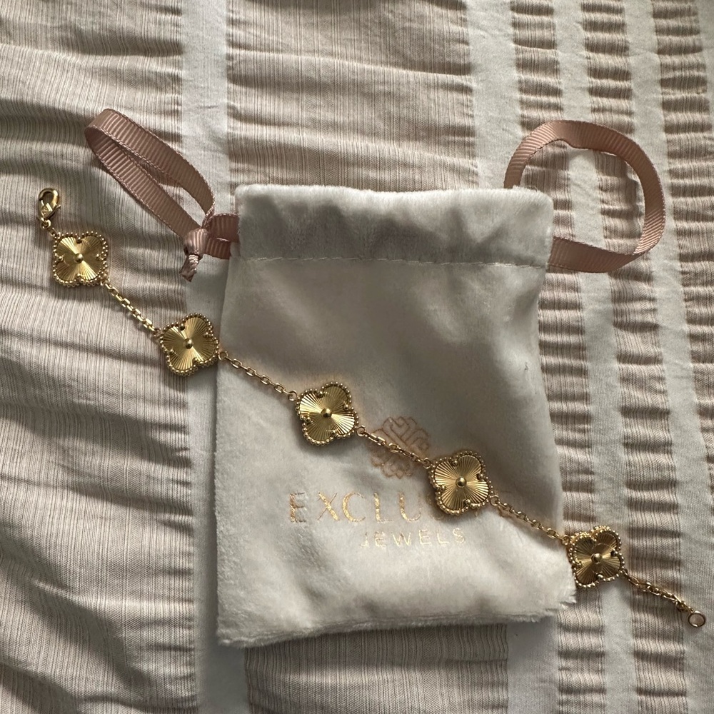 18k PLATED clover bracelet